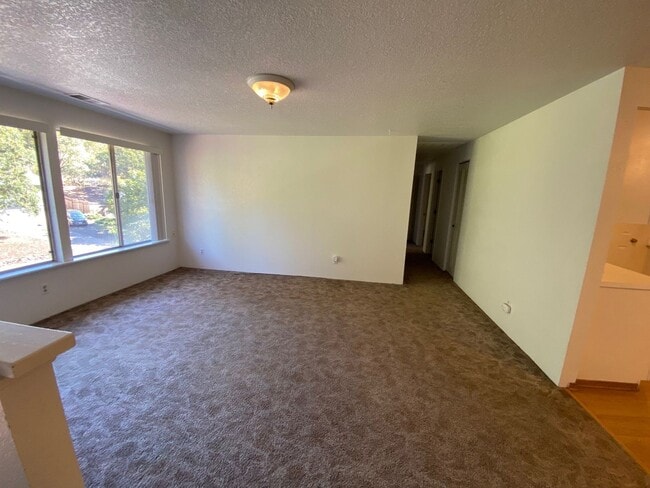 Building Photo - Great 2 Level Four Bedroom House!