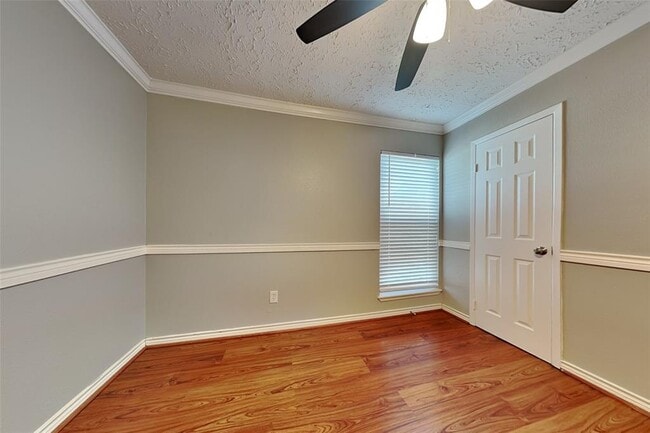 Building Photo - 5351 King Richard Dr