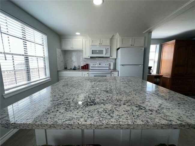 Building Photo - 201 Volpe Cir