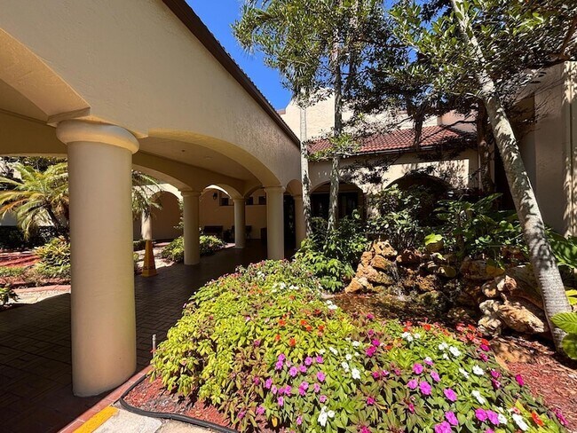 Building Photo - 9440 Poinciana Pl