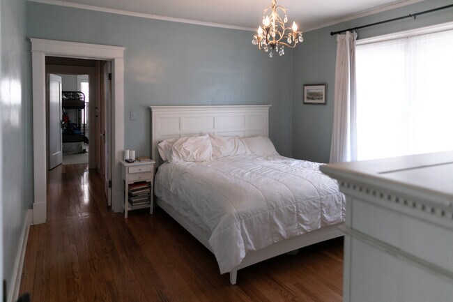 Building Photo - 881 Chester Rd