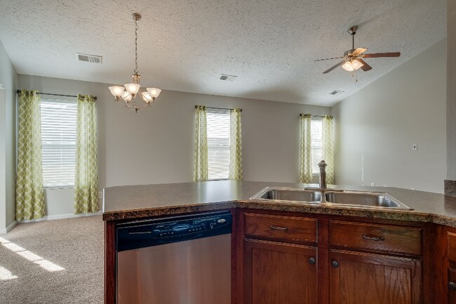 Building Photo - 103 Blossom Ct