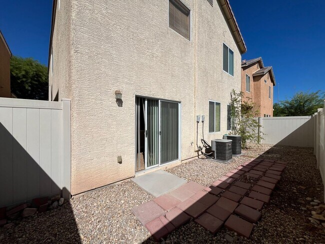 Building Photo - 8988 Winchester Ridge St