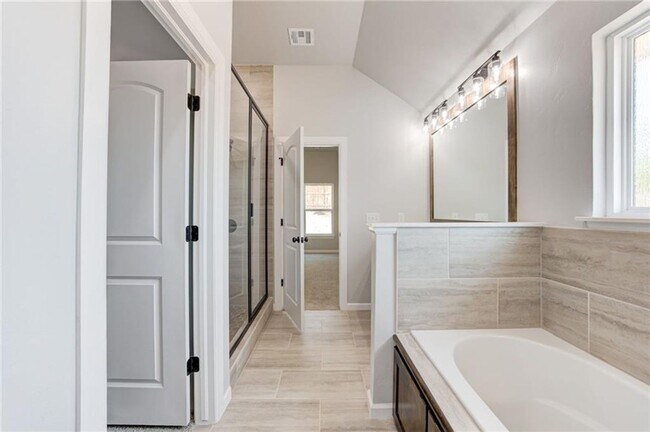 Building Photo - Newer Home For Lease in Noble.  15 minutes to OU Campus