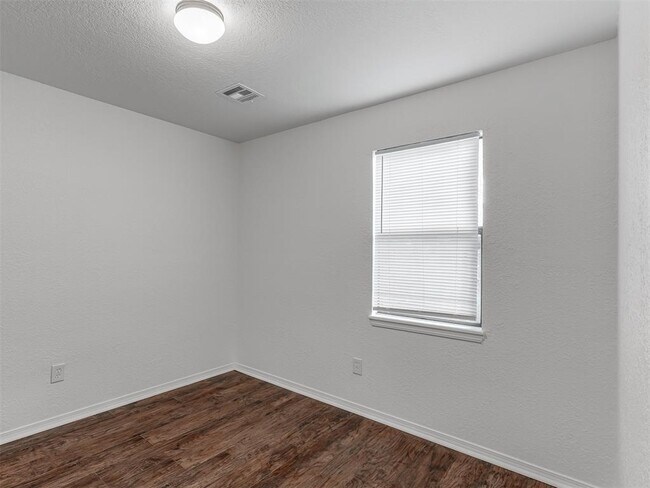 Building Photo - 1608 NW 7th St