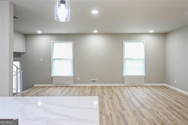 Building Photo - 2900 Eleanor Terrace NW