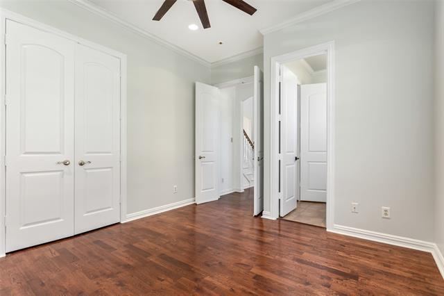 Building Photo - 2000 Le Mans Dr