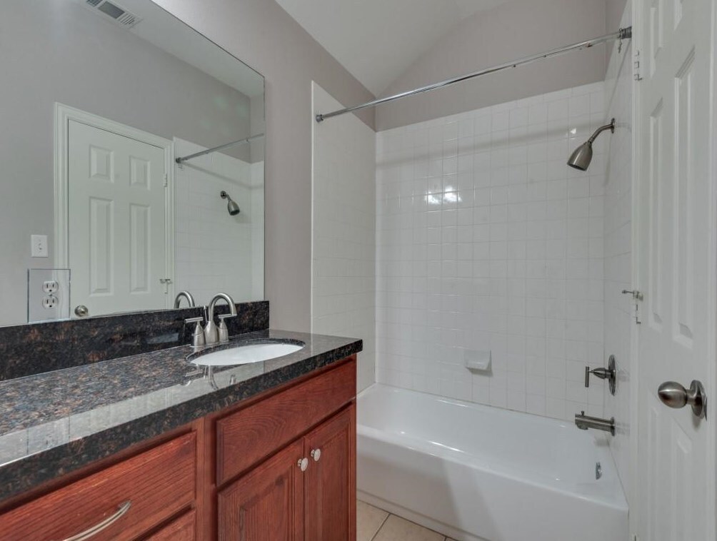 Master Bath - 2407 Stutz Dr