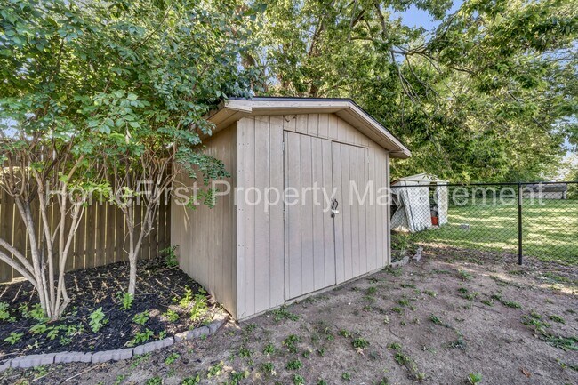 Building Photo - 118 Meadowlark Dr