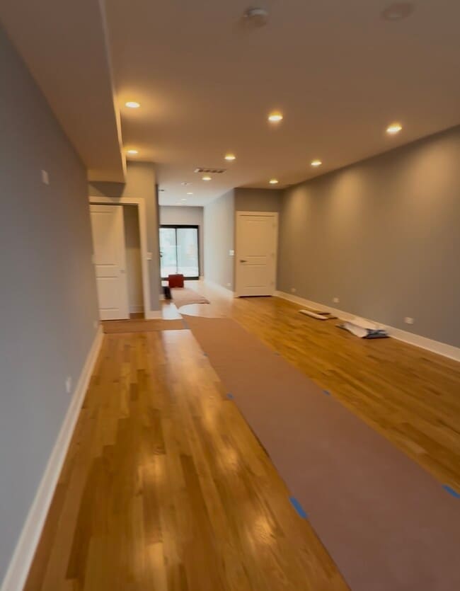 Building Photo - 2157 N Western Ave