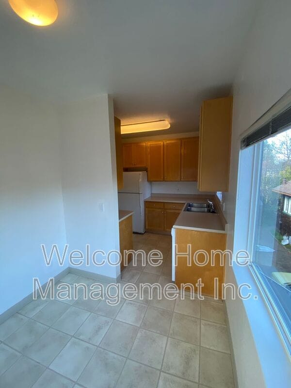 Building Photo - 1426 Henry St