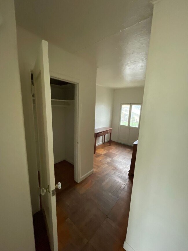 Building Photo - 840 E Brown Ave