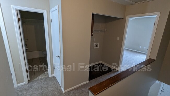 Building Photo - 1100 Pineland Ave