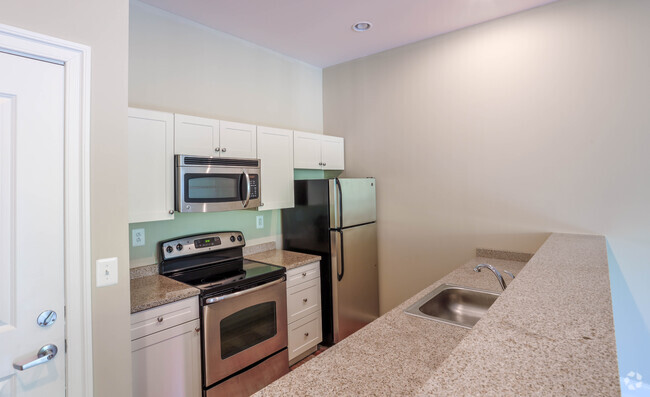 Kitchen, 1BR, 1BA 740 SF - 320 Walnut