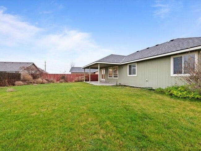 Building Photo - 506 Manzanita Ln