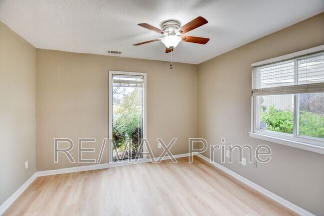 Building Photo - 700 Alder Cir