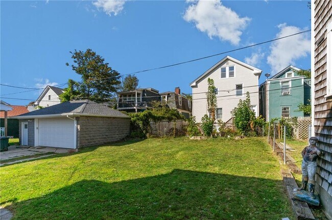 Building Photo - 15 1/2 Bayview Ave