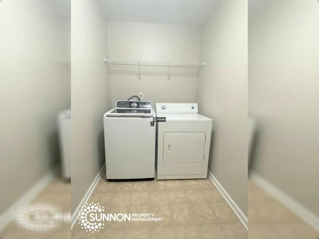 Building Photo - Charming 4 Bed, 3 Bath Home Corner Lot in Indian Trail!