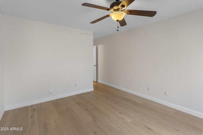Building Photo - 3404 E Lavey Ln