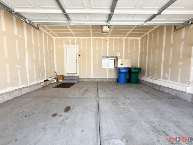 Building Photo - Beautiful Home in Lehi
