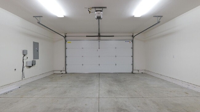 Building Photo - 143 Pine Lake Dr