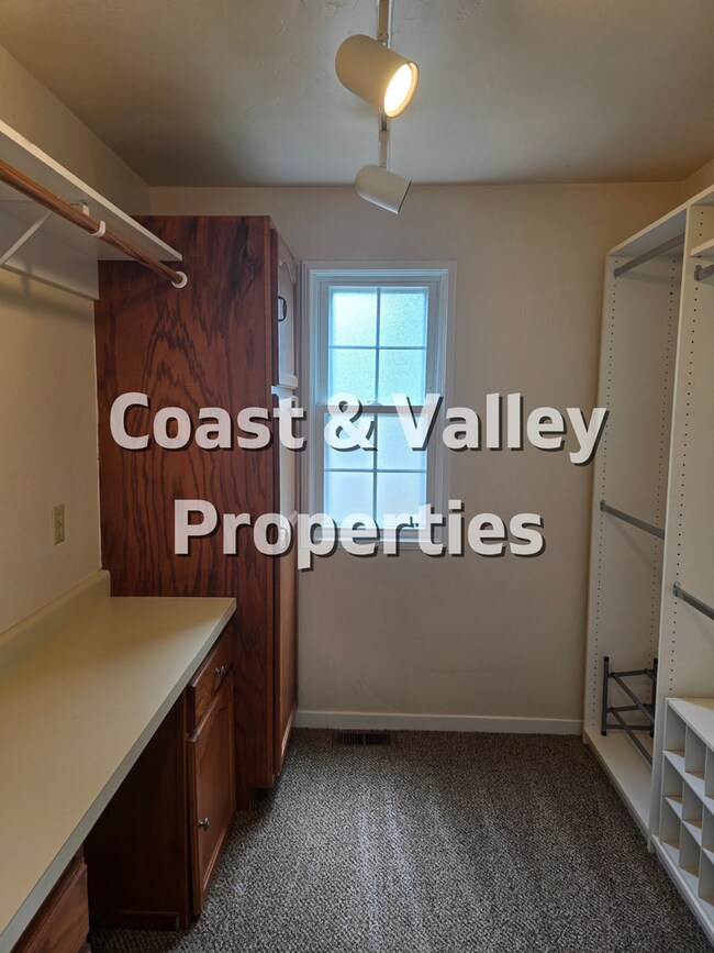 Building Photo - Charming 3-Bedroom Home in Monterey