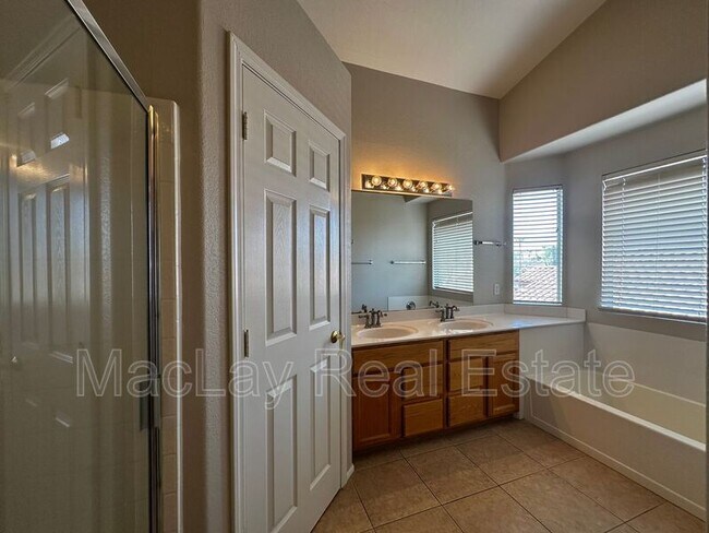 Building Photo - 971 S Meadows Dr