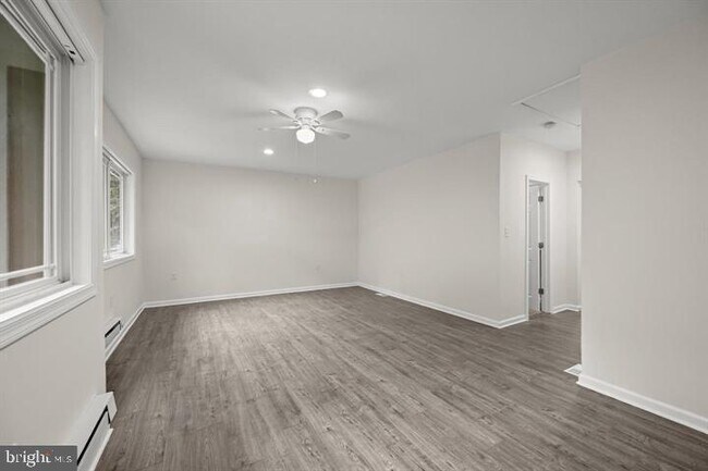 Building Photo - 10600 Vantage Ct