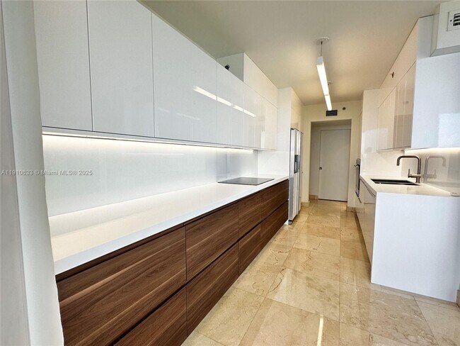 Building Photo - 7330 Ocean Terrace