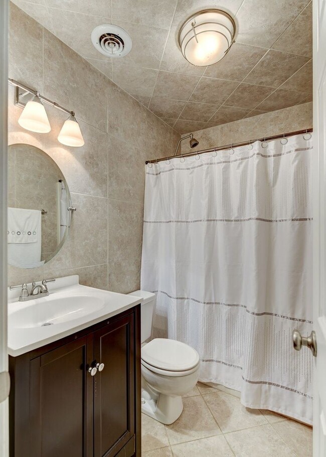 Building Photo - Beautiful home in the Woodlands