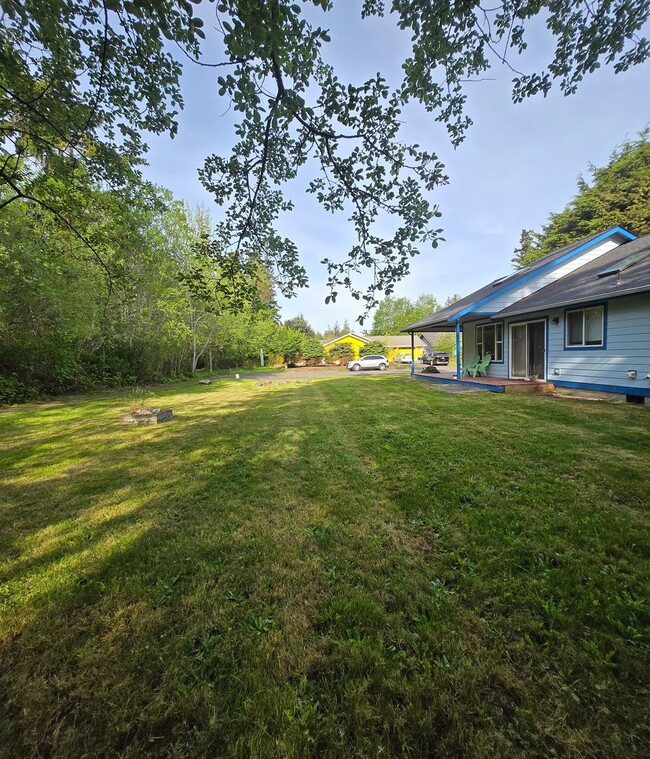 Building Photo - 3 Bed, 2 Bath Craftsman Style Home - Great Location in Port Townsend!