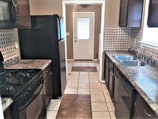 Building Photo - Charming 3-Bedroom, 2-Bath Home in Eastern...