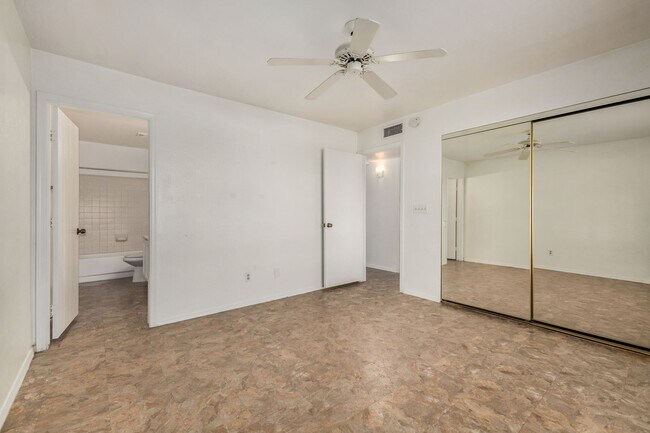 Building Photo - REDUCED RENT!!! 3 bed 2 bath condo, Alma School and Elliot