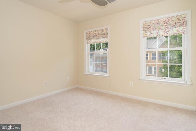 Building Photo - 3351 Beechcliff Dr