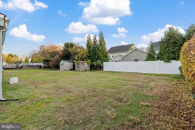 Building Photo - 1206 Sylvan Dr