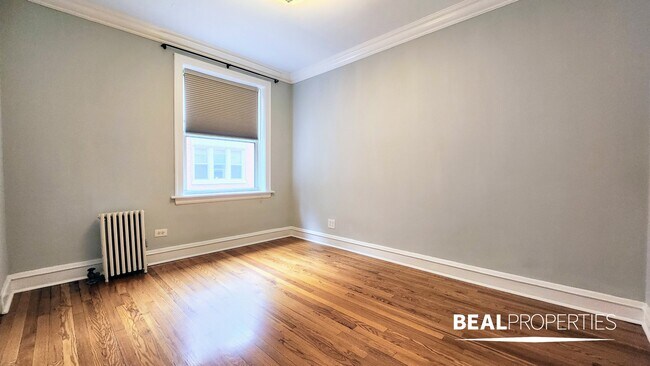 Building Photo - 540 W Surf St