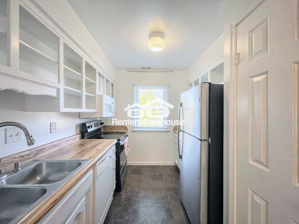 Building Photo - 1640 Fairfax Dr