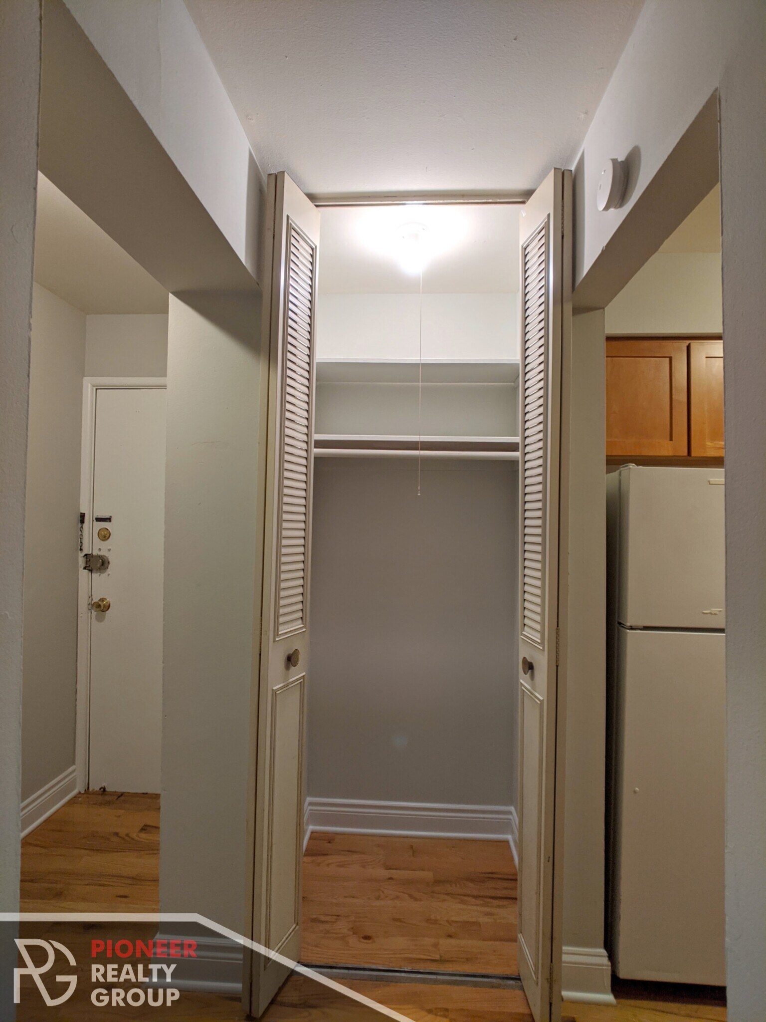 Building Photo - 502 W Briar Pl