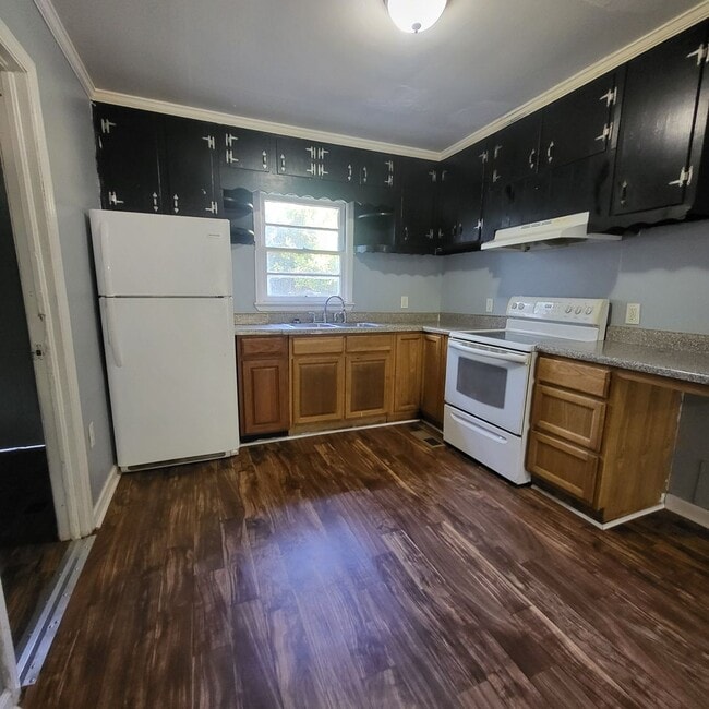 Building Photo - 112 Circle Dr