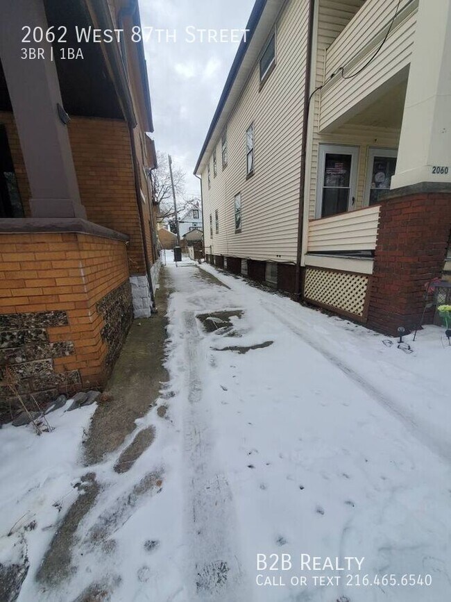 Building Photo - 2062 W 87th St