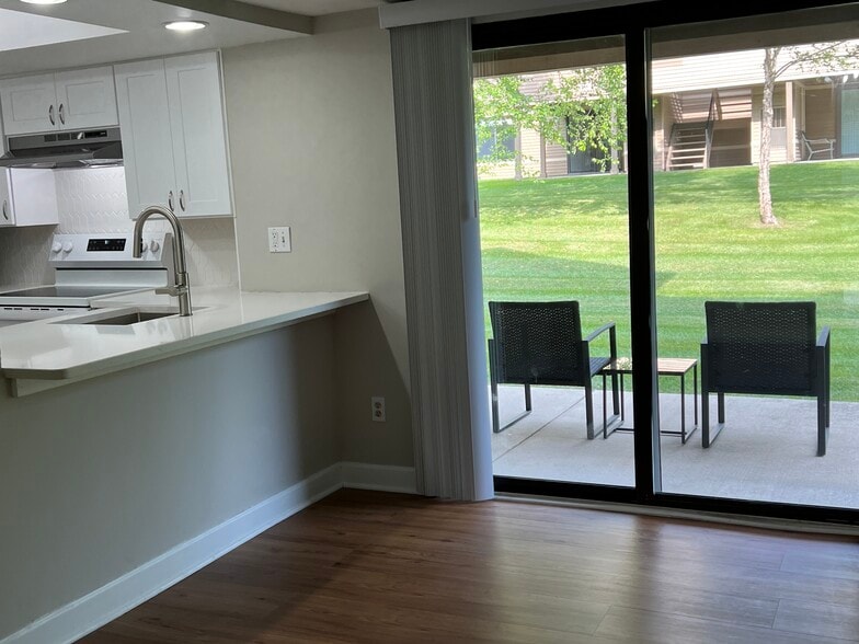 Building Photo - 225 Briarcrest