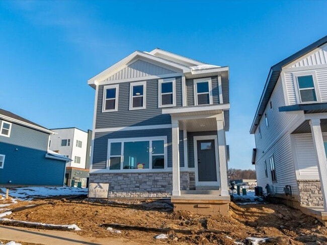 Building Photo - 4880 Romaine Rd