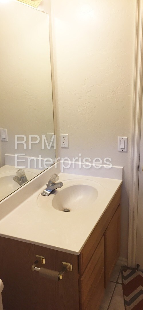 Building Photo - MOVE IN SPECIAL of $300 Off First Months Rent