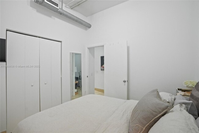 Building Photo - 3029 NE 188th St