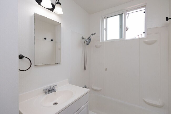 Building Photo - 3 Bedroom + 2 Bathroom Duplex | Silverstrand | Oxnard | Unfurnished