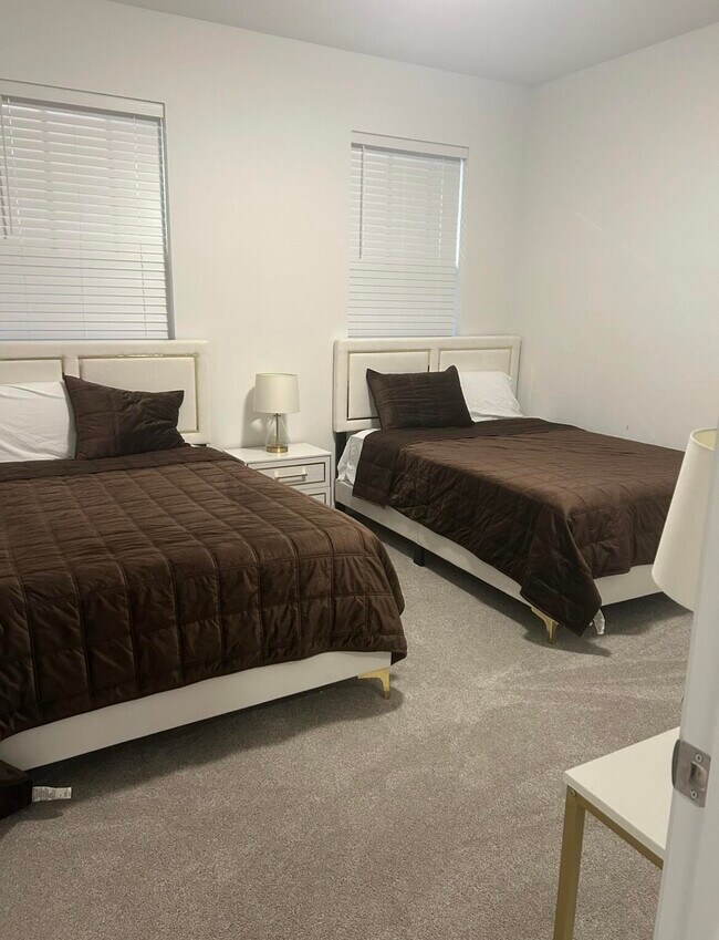 Building Photo - 14417 SW Ellison Dr