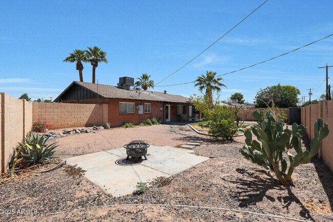 Building Photo - 8507 E Mariposa Dr