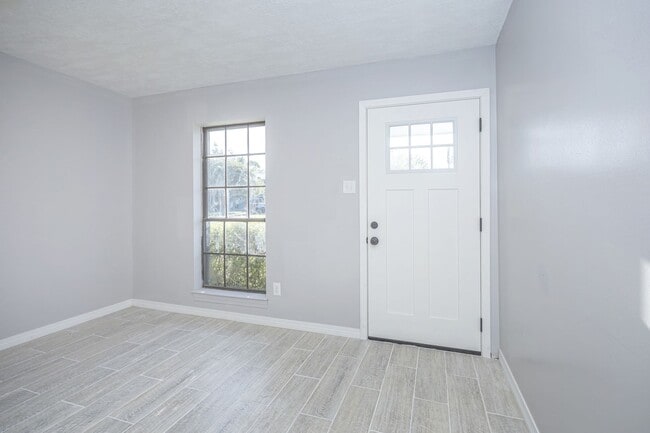 Building Photo - Charming 3-Bed, 1-Bath Home - Fully Remodeled & Move-In Ready!