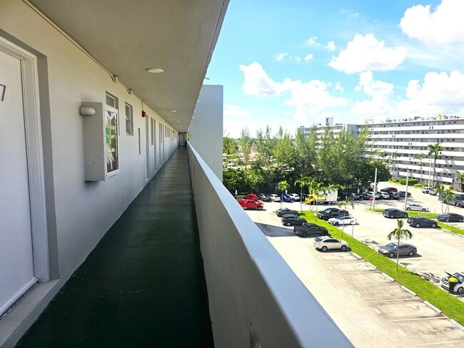 Building Photo - 1780 NE 191st St