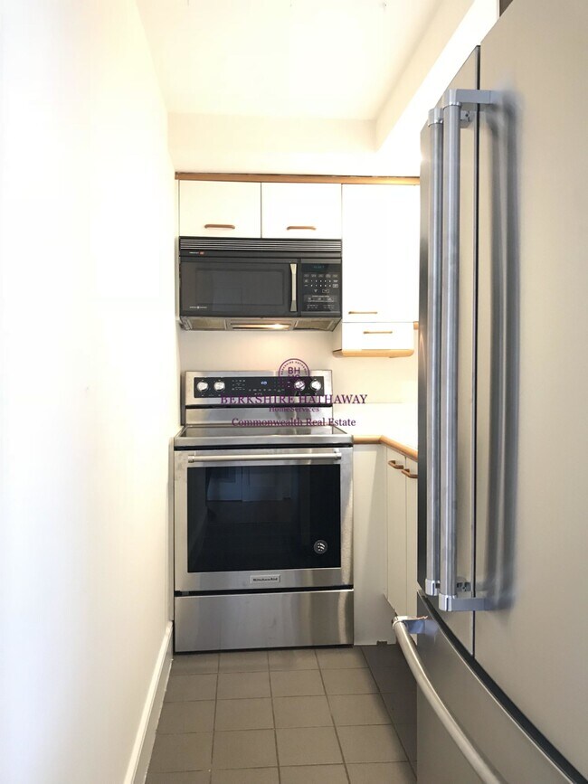 Building Photo - 201 Newbury St